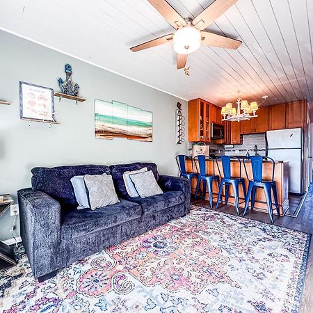 Cozy Beach Condo Sleeps 6 Pool カロライナビーチ エクステリア 写真
