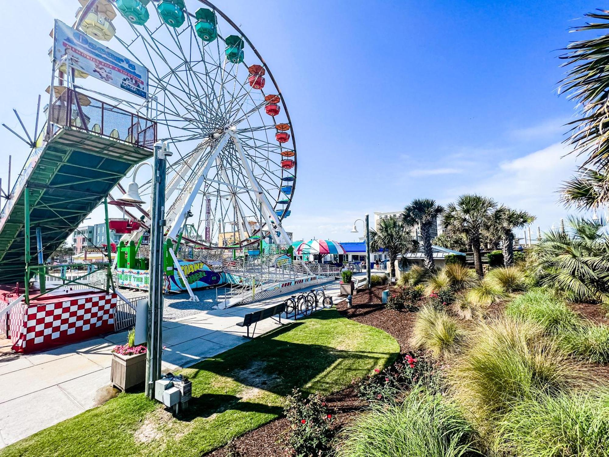 Cozy Beach Condo Sleeps 6 Pool カロライナビーチ エクステリア 写真