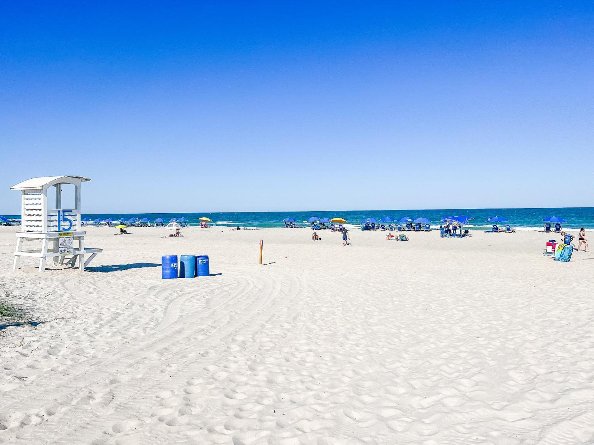 Cozy Beach Condo Sleeps 6 Pool カロライナビーチ エクステリア 写真