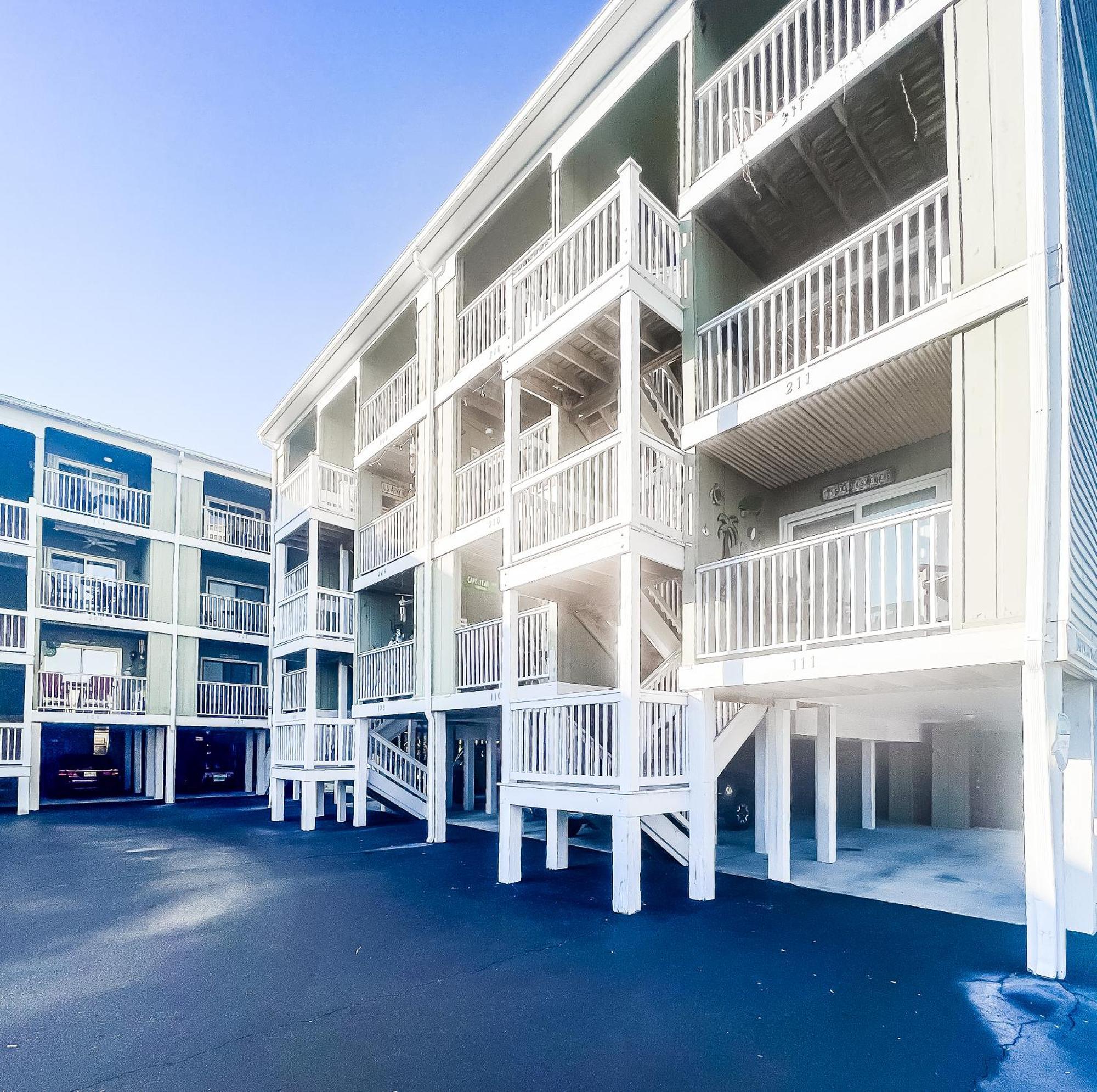 Cozy Beach Condo Sleeps 6 Pool カロライナビーチ エクステリア 写真